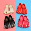 2022 Summer's Children's Outdoor Travel Beach Shoes Shyly Girls Girls Sandals PVC Princess Infant glitter Bow Croolop Sandalo Slafo Sandalo Size24-32 T32ouj6