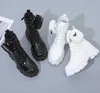 Prades Schuhe Frau Schuhe BestQuality Glossy Plus Size Boots Taschenband mit hellem Persönlichkeitsstil Chunky Schnürknöchel für Frauen Herbst Runde Zehen Comba