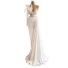 Feder- und Perlen Dekoration Prom Kleider ein Ärmel Applizes Meerjungfrau Wunderschöne Kleider benutzerdefinierte bodenlange Brautkleider