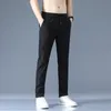 Pantaloni da uomo Estate Casual Sottile Elasticità morbida Vita con lacci Tinta unita Tasca Applique Corea Grigio Pantaloni da lavoro neri Uomo 38 220827