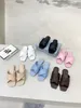 Designer sneakers tofflor kvinnor mjuk läder triangel mönster platta sandaler stövlar trippel farfetch loafers överdimensionerade tränare klär skor grön vit röd storlek35-43