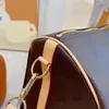 حقيبة Duffle Bag حقائب السفر حقائب مصممة للنساء حقائب اليد المسافرة للأزياء الكلاسيكية ذات السعة الكبيرة حقيبة اليد 56/24/29 سم 231215