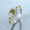 Trouwringen Charm vrouwelijk olijfgroene kristallen ring klassieke zilveren kleur dunne verloving voor vrouwen vintage bruidsplein ringwedding