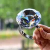 Dekoracja sztuki ślubnej i rzemiosła 8 cm Crystal Glass Big Diamond Pierścień Romantyczna propozycja ślubna rekwizyty domowe ozdoby imprezowe Prezenty S5425996