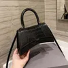 2022 Bolsas de compras Hot Lady Moda Bolsas Femininas Ombro Corpo Cruzado Meia Lua Luxo Couro Genuíno Clássico Retro Bolsa carteiras alça quadrada