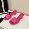2022 Luxury Designer Tıknaz Topuklar Yüksek kaliteli metal kadın terlikler Deri düz topuklu Sandal Flip Flops Klasik Slaytlar Platfrom katırları