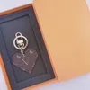 Designer Brand Keychain Key Chain Men Luxury Heart-shaped Car Keyring Women Fashion Bee Buckle Keychains Handmade Leather Bags Pendant Accessories