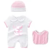 Summer Fashion 3 PCS nyfödda Rompers babykläder unisex tecknad bokstav tryck kort ärm spädbarn pojke tjej romper och hatt haklappar set1304327