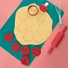 Bakvormen plastic koekjes postzegel schimmel diy siliconenvorm voor kinderen 6pcs kerstpatronen met en ring bakaking