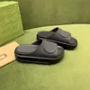 Högkvalitativ tjock botten designer tofflor sandal dammode högklackat pantoufle sliders dam sommar inomhus tofflor utomhus Halkfria platta strandskor sandaler