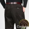 Pantaloni di velluto a coste a doppia piega Pantaloni da uomo a vita alta larghi caldi marroni spessi neri per abbigliamento 220330