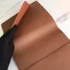 Modedesigner plånböcker med lådhållare högkvalitativ anteckningsbok dagbok skyddande fodralskort purses pass plånbok skrivbord anteckningsblockstopp
