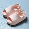 Kinder Sandalen Baby Kleinkind Erwachsene Slipon Fashion Boys Mädchen Schaum Strand Sommer rutschen Knochenharzkinder leichte Wasserschuhe 220711