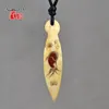 Pendentif Colliers Yak Bone Fangs Femmes Collier Vintage Jaune Sculpté À La Main Bijoux De Poisson RougePendant Sidn22