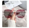 Marque Designer Non Mens Lunettes de soleil Square Fashion Femmes Sun Glass Metal Frame Lunettes Des Lunettes De Soleil avec étui