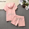 Juicy Apple Trailsuit Kadın Boş Zaman Sporları İki Parçalı Set Kadın Tasarımcı Yaz Gevşek Kısa Kollu Mektup T-Shirt ve Şort Spor Seti Kıyafetleri