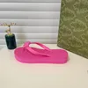 2022 패션 디자이너 숙녀 플립 플롭 봄 여름과 가을 호텔 해변에 적합한 간단한 청소년 슬리퍼 모카신 신발 다른 장소 크기 35-42 5896