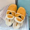 Designer Womens tofflor Fashion Casual Shoes Summer Sandals Beach inomhus Flat Svart Pink Brown Yellow Soole Warm Slippers With Box 35-40