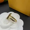Klasyczny projektant obrączki biżuterii luksusowe pierścionki miłosne dla kobiet lady złotą literę t pierścień urok prezenty zaręczynowe