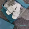 Italien Brandqualität Frauen Sandalen Designerrutschen gepolstete Lederpumpen Slipper Sommer-Bildschirmgedruckte Mode Flat Flip Flops Classic 2022