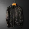 Мужские куртки мужчины роскошная винтажная бронзовая печатная куртка 2022 Осенняя слабая бомбардировщика для бомбардировщика Стоичная одежда Плюс размером 5xl-mmen's