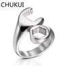 Trouwringen Chukui Trendy herenring Punk Mechanic Sleutel drie tonen roestvrij staal voor heren eenvoudige sleutelvorm sieraden edwi22