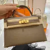 حقائب مصممة Hermee Women 2023 Kellies Handbags Generation Miniepsom Leather Palm Print Mini Single Lostend Messenger 5 Y8Co