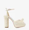 Bride Sandal Luxury Designer Sapatos Mulheres vestido sapato sacora balé peep peep dedo bombas de casamento pérola branca hollow words buckle sandals com caixa 35-43