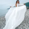 Élégant Élégant Simple Robe De Mariée À Manches Longues Bouffantes Dos Ouvert BOHO Bateau Cou Plage Balayage Train En Mousseline De Soie Ruché Robe De Mariée Sur Mesure