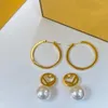 Orecchini di perle del designer femminile Caspilo a doppio anello Lettera a ciondolo per donne Orecchini a cerchio da donna per donna.