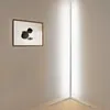 Golvlampor Led Corner Standing Lamp RGB Light med fjärrkontroll för sovrummet vardagsrumsklubb Heminredning Atmosfär Natt