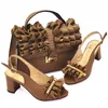 Sandalen Prachtige gele vrouwenschoenen Massen bij grote handtas set Afrikaanse dressing pompen en tas CR919 Heel 6,5 cmandandals sandalsandals