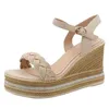 Sandaler pumpar Luxury Beige Rhinestone High Heel Waterproof Platform Wedge Open Toe Sandaler Women S Shoes 220704