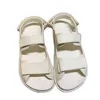 Luxury Beach Sandals Kvinnliga krokdesignskor Öppen Toe Spring and Summer Fashion Motorfordon Läder Lattor Flatskor Klassisk kvinnlig märke Leisure Single Shoelace Box