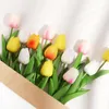 Flores decorativas Wrinalh Heads Bouquet de tulipas artificiais para o quarto de casa Decoração de casamento de festa Excelente ideia de presente para mães Dayde