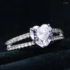 Обручальные кольца Huitan Luxury Silver Color Женщины обручальное кольцо Crystal Heart Cubic Циркония Современный дизайн