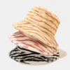 Berretti Inverno Pelliccia sintetica Ispessito Bacino Cappello da pescatore Trendy Striped Plush Warm Knitted Panama Catwalk Hats UnisexBerets BeretsBerets