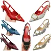 Дизайнерские женские роскошные классические модельные туфли на каблуке высотой 4,5 см, высококачественная натуральная кожа, свадебная вечеринка, Золотая буква, металлические украшения, остроконечные туфли, размер 35-42, с коробкой