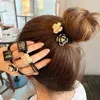 流行の花のヘアアクセサリー古典的な合金弾性髪のバンド高品質のミニローズメタルパールザ・スケッチPonytail Holders AA220323