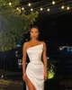 2022 sexy Abschlussballkleider mit hohen Satin -Abendkleidern für Party formelle Kleidergewande de Soirée de Mariage B051622