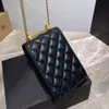 Kadın Lüks Tasarımcı Çantaları Omuz Çantaları Tote Yeni Moda Mini Flip Telefon Çantası Yüksek Kaliteli Deri Donanım Altın Zincir Crossbody Çanta Fabrikası Doğrudan Satışlar