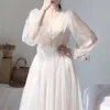 Damskie Krzyki Tees Przyjazd 2022 Spring Fashion Kobiet Biała siatka Kobiety z długim rękawem White Mesh Dress V-Neck