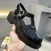 2022 Newst Women Sandals Cross Wide Stripe Svartvitt Läder Skor Loafers Muller Övre med värmeförseglad strandskor EUR 35-40