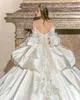 Abiti da sposa di lusso arabo Dubai Ball Gown Abiti da sposa in pizzo senza spalline Vestido de Noiva Satin manica lunga perline