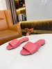 Designer Dames Muilezels Sandalen Satijn Zwart Stijl Indoor Slippers Zomer Luxe Mode Dames Strand Flat Flip Flops Sandal