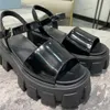 Designer Woman Sandals monolith rubber dikke slippers zomer gesp.