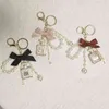 Perlenkettennummer Flaschenschlüsselkette für Frauen Luxusschmuck Bow Car Schlüsselring Kamellien Anhänger Schlüsselbeutel Dekoration