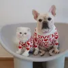 Dog Apparel Mooie Sweater White Gebaseerd met rode woorden 6 maten beschikbaar Raadpleeg Gids hieronder