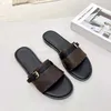 Vergrendel het platte muilezel platte sandalen voor dames zomerse slipper vrouwelijke ontwerper zwart witte gewatteerde hielleer slippers met doos NO372