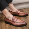 Loafers ayakkabı erkekler pu kabartmalı desen karışık renk düşük topuklu sivri profesyonel olmayan klasik rahat iş resmi ayakkabılar cp214